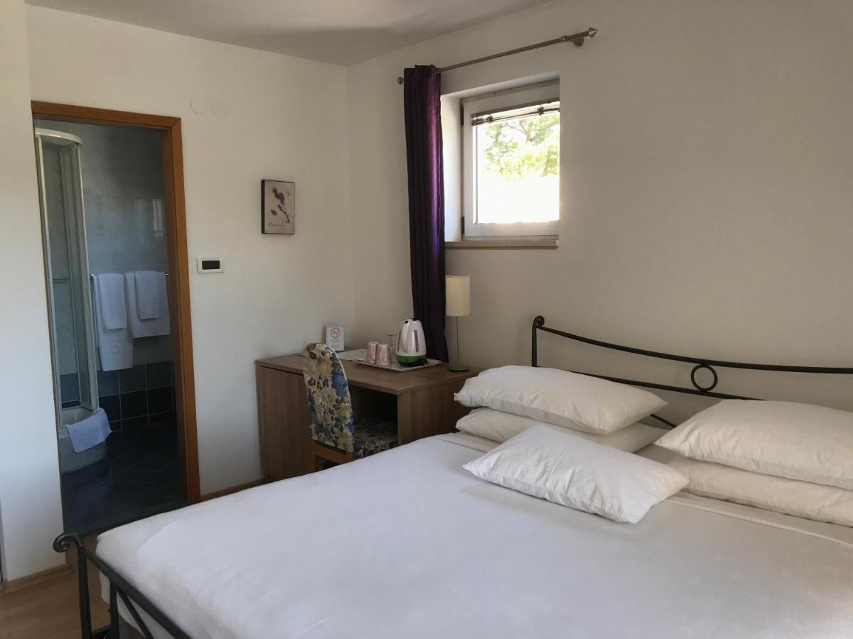 Pink Inn Подстрана Екстер'єр фото