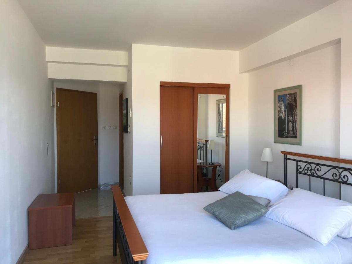 Pink Inn Подстрана Екстер'єр фото