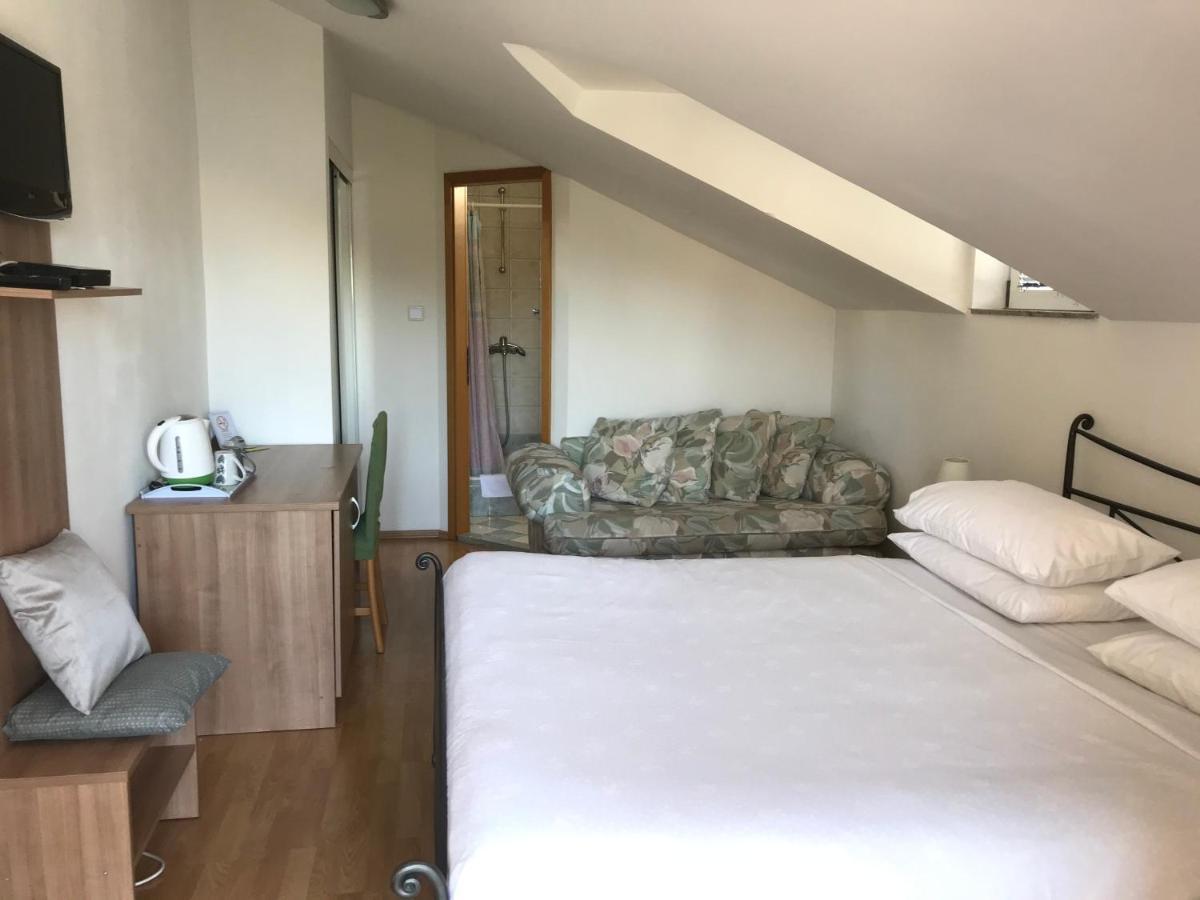 Pink Inn Подстрана Екстер'єр фото