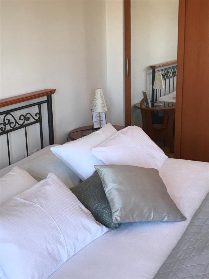 Pink Inn Подстрана Екстер'єр фото
