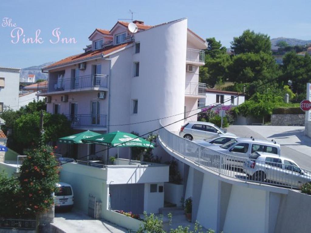 Pink Inn Подстрана Екстер'єр фото
